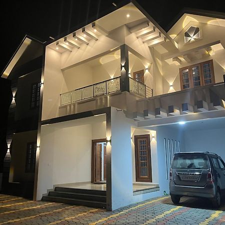Hollywood Villa Sultan Bathery Phòng bức ảnh